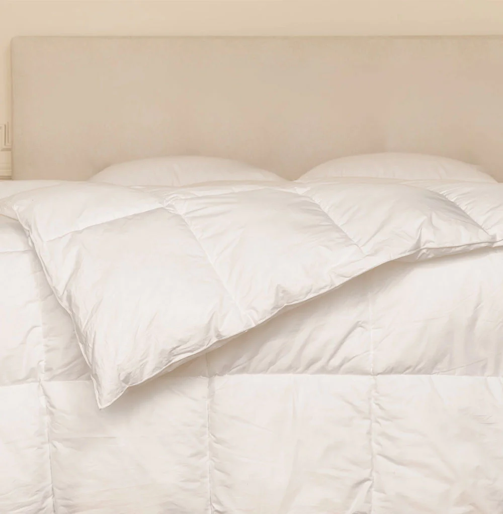 DOWNCOOL Couette Légère Pour Toutes Les Saisons, En Duvet Synthétique Avec Languettes De Coins (noire, Grand Lit, 223,5 X 233,7 Cm